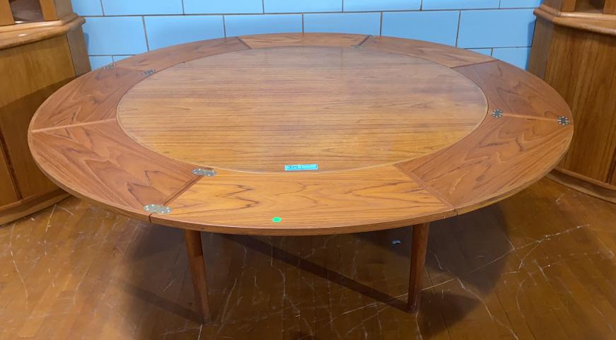 KIBAEK MOBELFABRIK FLIP FLOP DINING TABLE (1 of 8)