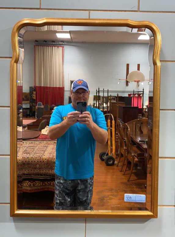 FRIEDMAN BROS. QUEEN ANNE STYLE GOLD GILT MIRROR (1 of 3)