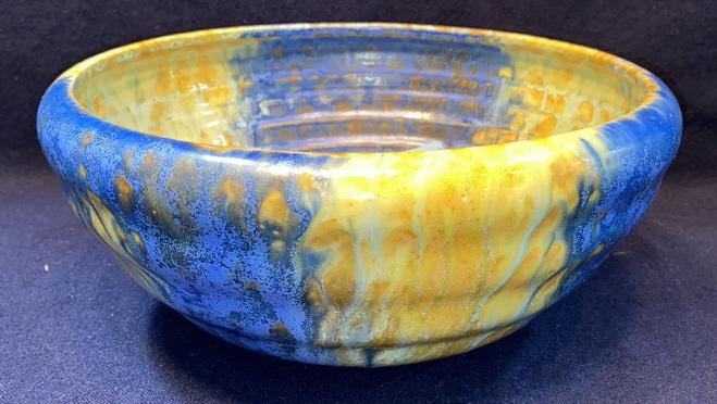 ROSEVILLE IMPERIAL POTTERY BOWL  ~  9 1/4" (1 of 4)