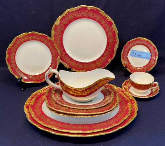 LARGE SET OF COALPORT CHINA "HAZELTON" PATTERN (1 of 7)