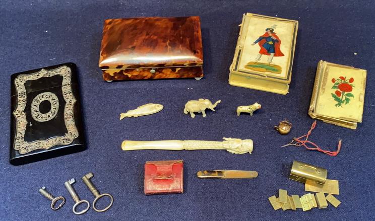 LOT OF ANTIQUE VICTORIAN SMALLS (1 of 9)