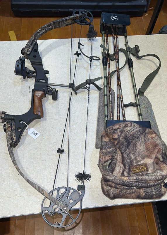 MISSION COMPOUND BOW W/ QUIVER & ARROWS: ~