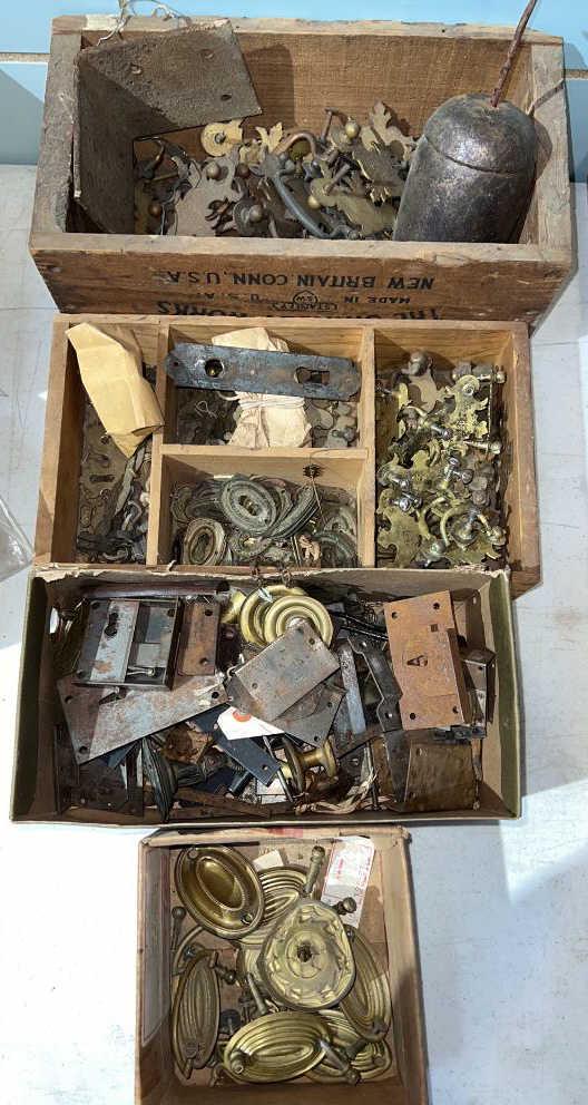 LARGE LOT OF PERIOD BRASS HARDWARE ETC. (1 of 3)