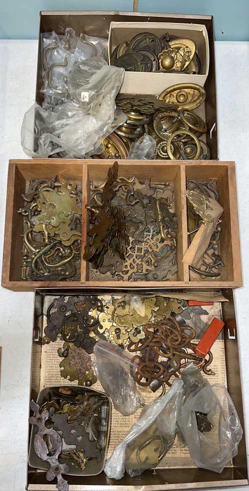 LOT OF VARIOUS ANTIQUE HARDWARE: ~