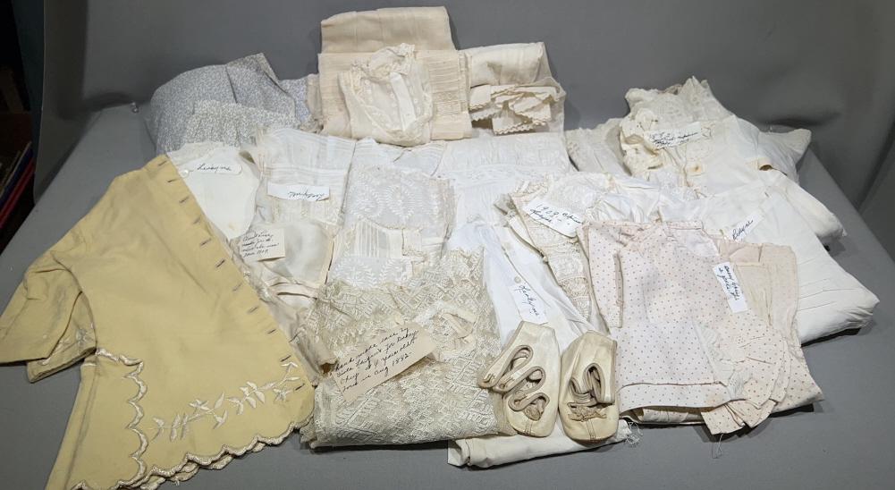 LOT OF ANTIQUE BABY CLOTHING (1 of 8)