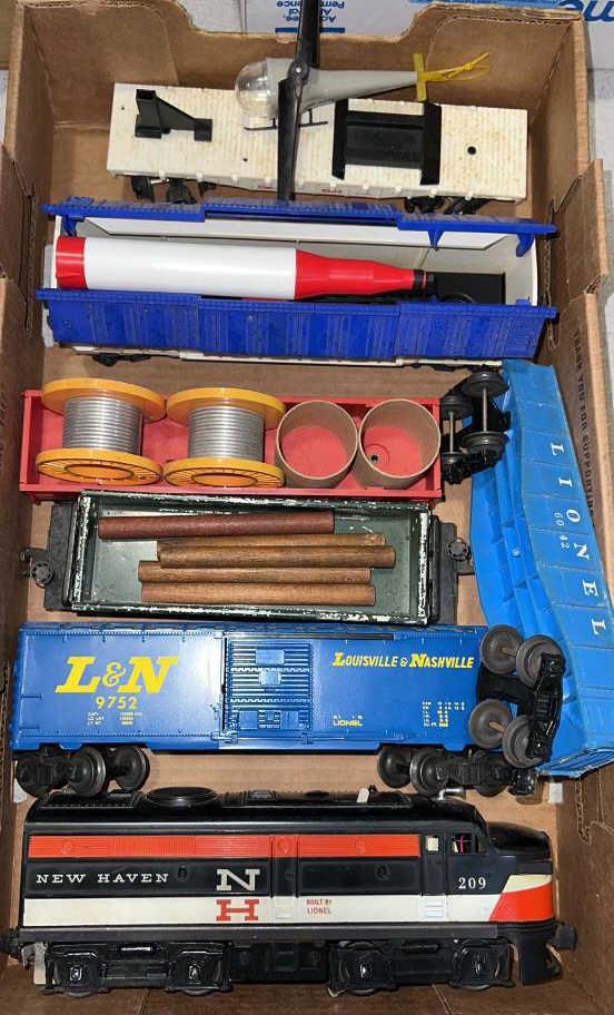 7 PIECE LIONEL MODEL TRAIN SET (1 of 3)