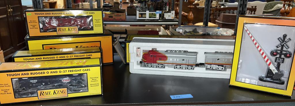 5 PC RAIL KING TRAIN SET "SANTA FE" & GATE (1 of 4)