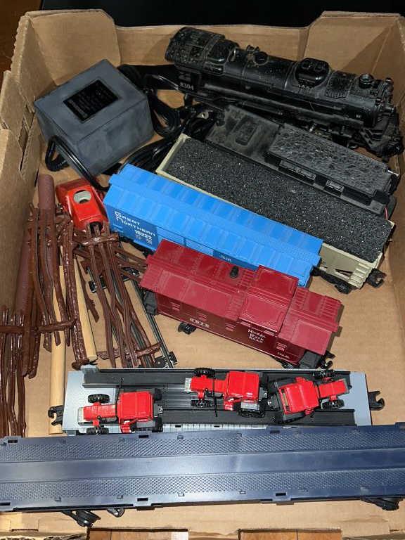 7 PC LIONEL MODEL TRAIN SET (1 of 4)