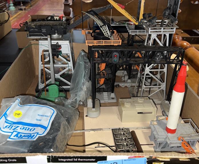 LOT OF MODEL TRAIN ACCESSORIES ETC. (1 of 5)