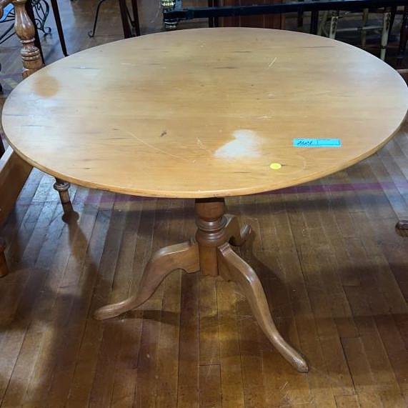 LARGE ANTIQUE PINE TILT TOP TABLE (1 of 3)