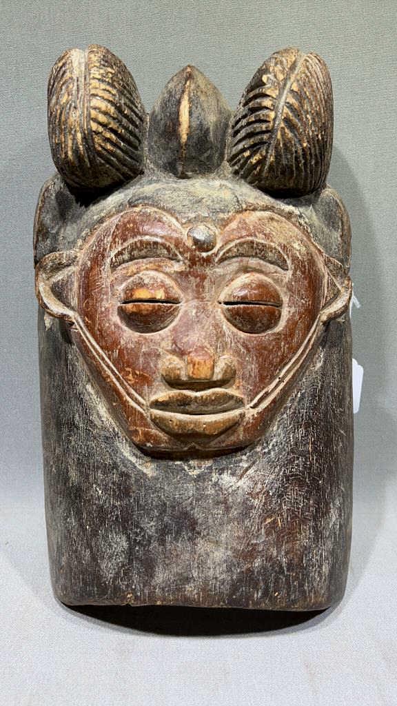 CARVED WOOD FACE MASK (1 of 3)