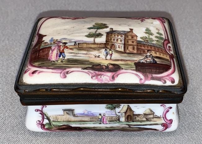 ANTIQUE 18TH CENTURY DECORATED PORCELAIN BOX (1 of 7)