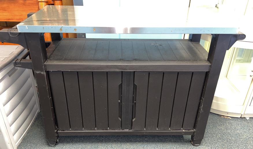 OUTDOOR PATIO BAR / ISLAND CART W/ WHEELS: ~