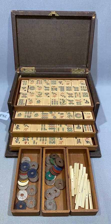 MAJONG SET IN ORIENTAL DECORATED BOX / CASE: 144 TILES