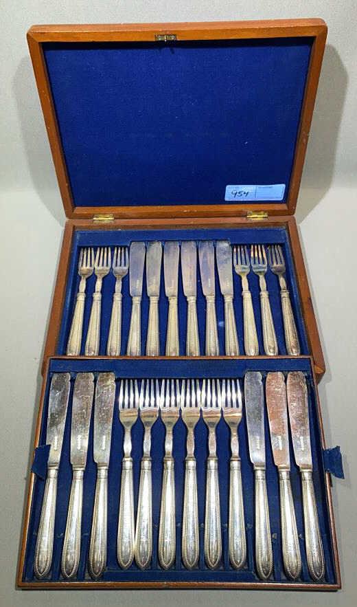 800 SILVER HANDLES FISH SET IN ORIGINAL CASE (1 of 9)