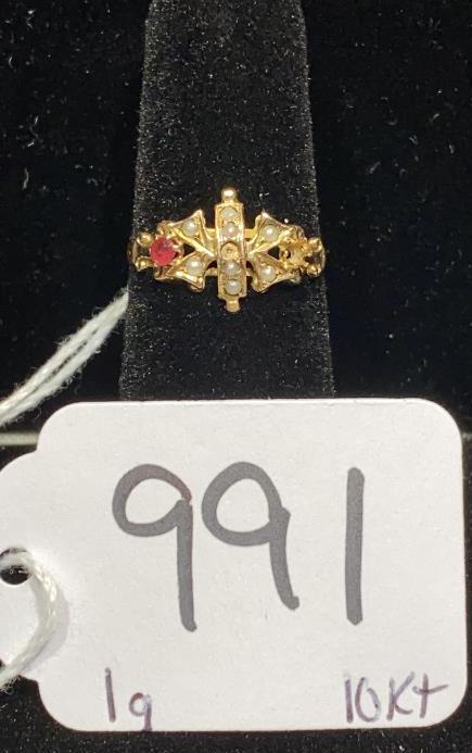 10KT GOLD LADIES RING (1 of 4)