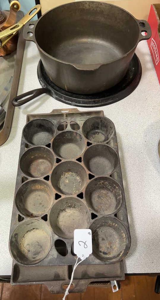 GRISWOLD MUFFIN PAN & WAGNER CORNBREAD PAN ETC. (1 of 5)
