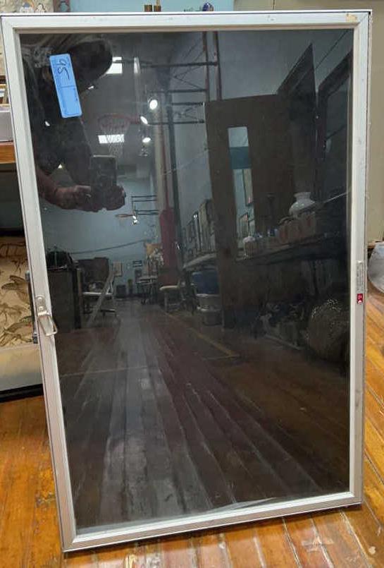 METAL TABLE TOP SHOWCASE (1 of 3)