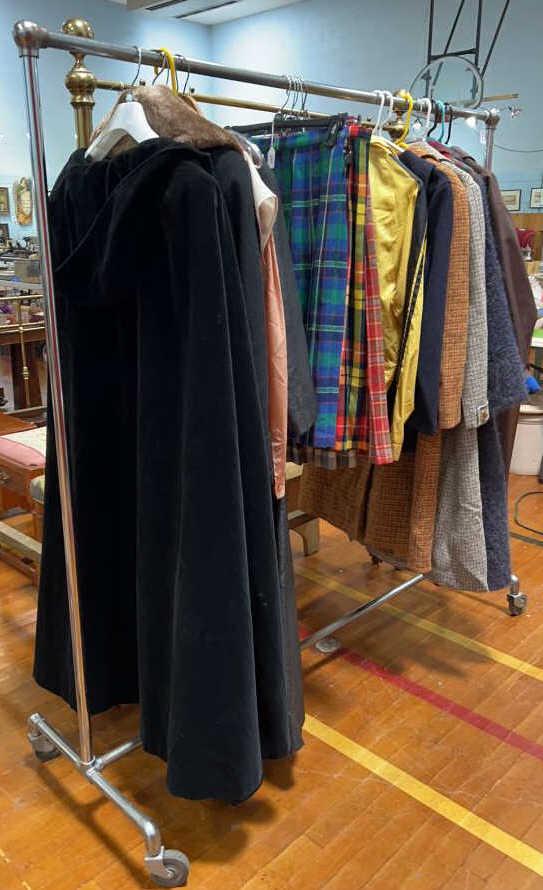 COAT RACK ON WHEELS (CLOTHES NOT INCLUDED): ~