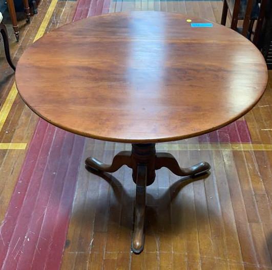 LARGE ANTIQUE TILT TOP TABLE W/ SHELL CARVED (1 of 4)