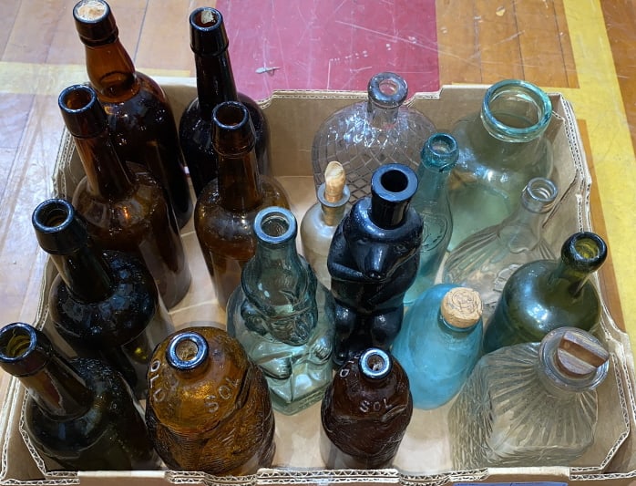 LARGE LOT OF VARIOUS BOTTLES (1 of 5)