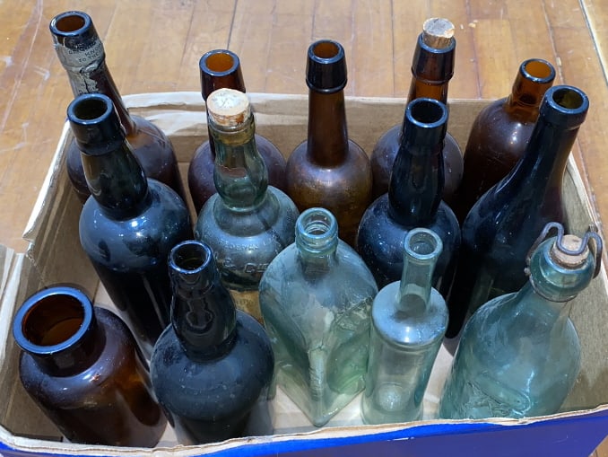 LARGE LOT OF VARIOUS BOTTLES (1 of 4)