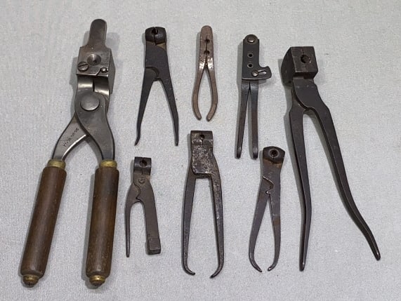 VARIOUS ANTIQUE BULLET MOLDS (1 of 5)