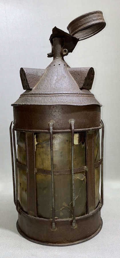 EARLY ANTIQUE TIN LANTERN (1 of 4)