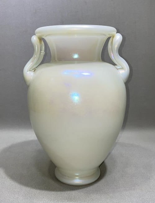 F. CARDER STEUBEN IVORINE HANDLED VASE (1 of 8)