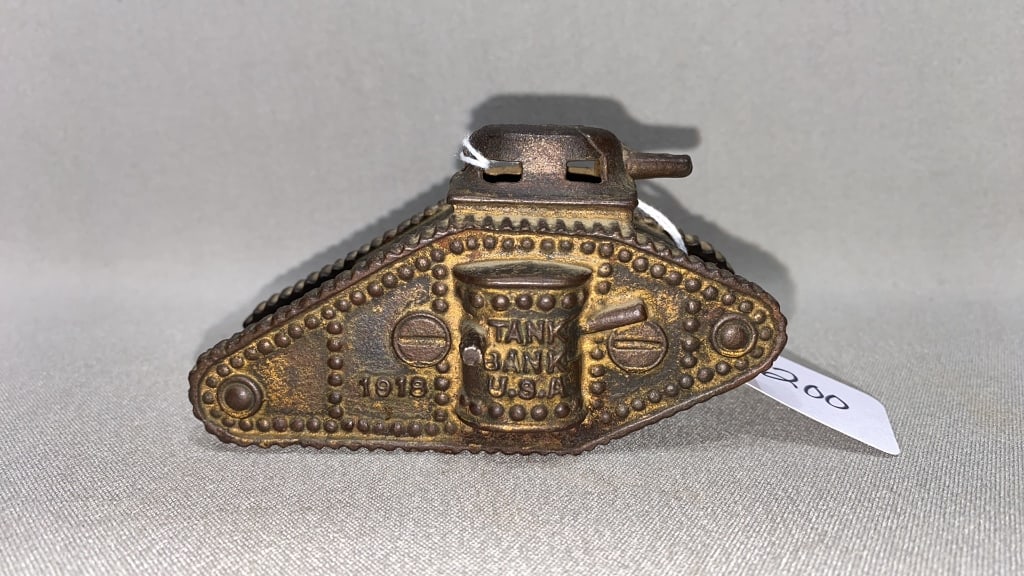 WWI CAST IRON TANK STILL BANK (1 of 4)