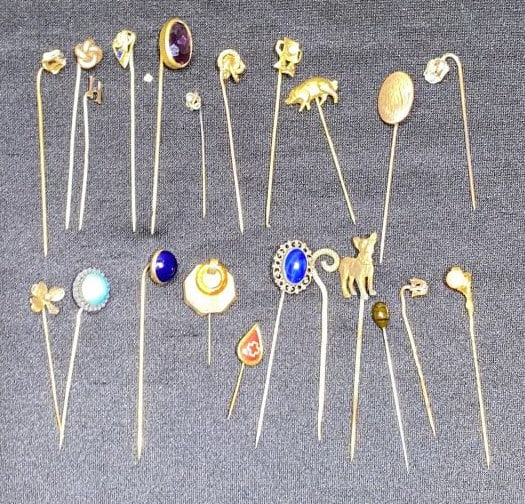 LOT OF VARIOUS ANTIQUE & VINTAGE STICK PINS (1 of 4)
