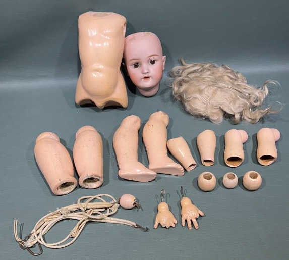 ANTIQUE PORCELAIN SIMON & HALBIG DOLL (1 of 4)