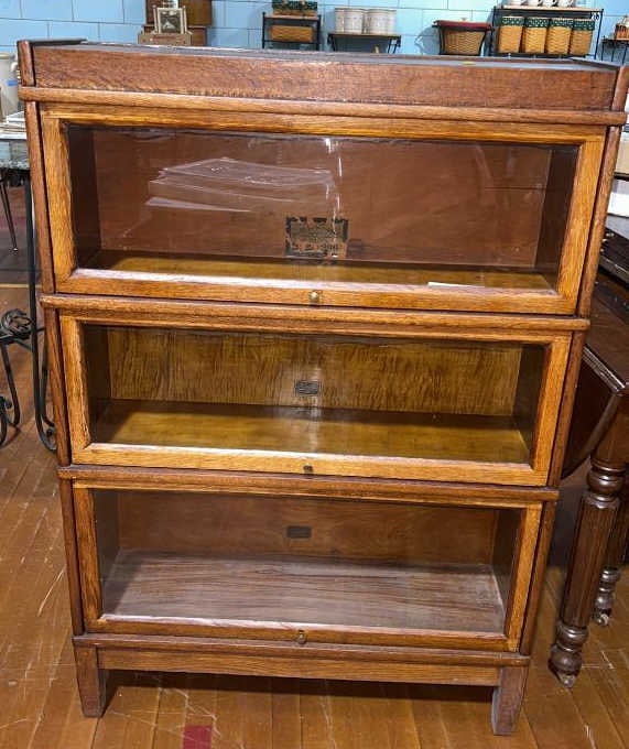 THE GLOBE WERNICKE 3 SECTION OAK STACK BOOKCASE (1 of 4)