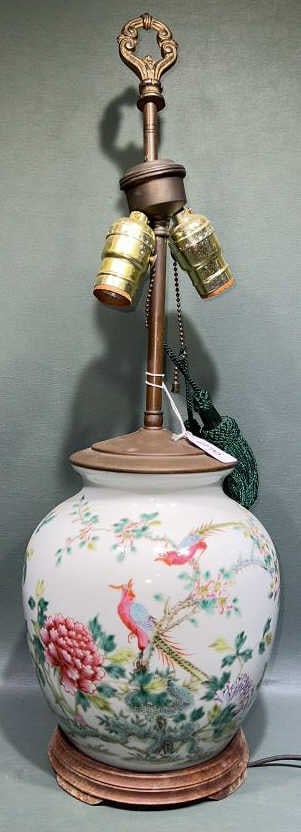 ORIENTAL PORCELAIN TABLE LAMP (1 of 3)