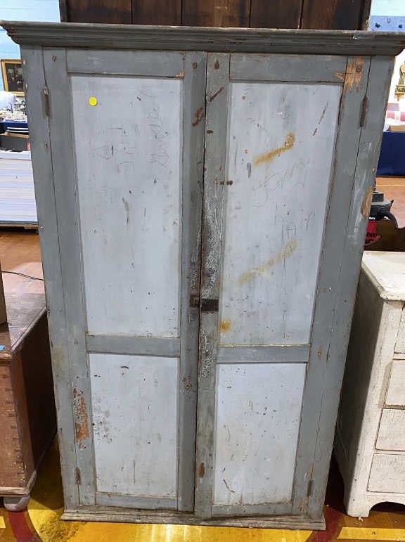ANTIQUE PAINTED 2 DOOR STORAGE CUPBOARD (1 of 5)