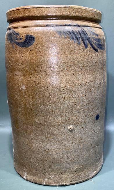 2 GALLON BLUE DECORATED STONEWARE CROCK (1 of 4)