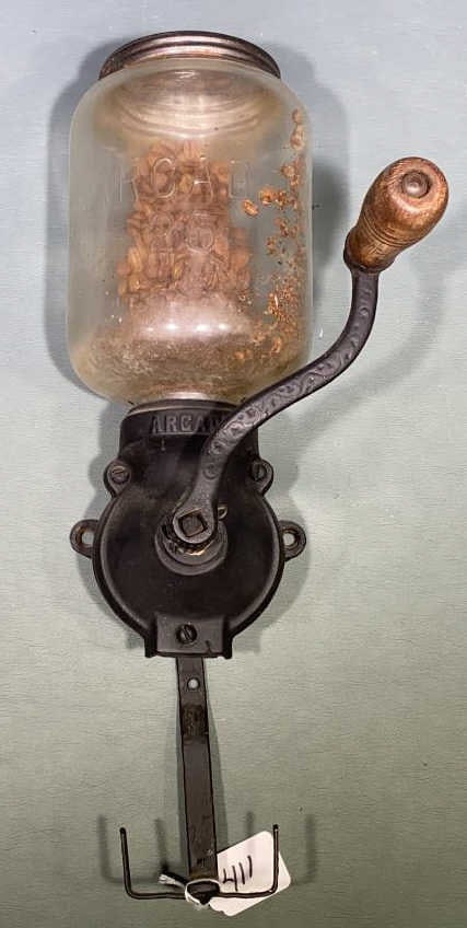ANTIQUE WALL MOUNTED COFFEE GRINDER (1 of 4)