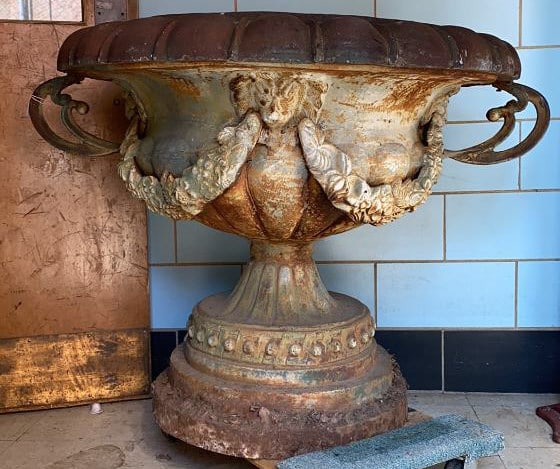 VERY LARGE CAST IRON URN W/ HANDLES (1 of 7)