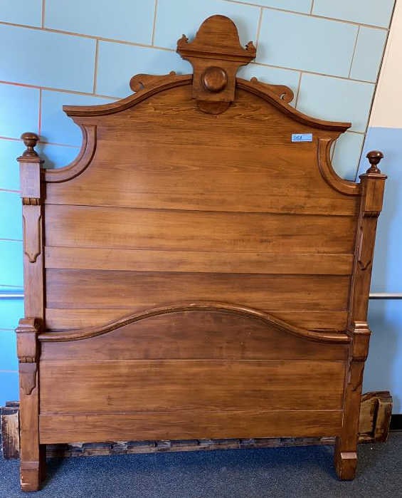 ANTIQUE COUNTRY COTTAGE FULL SIZE BED (1 of 5)