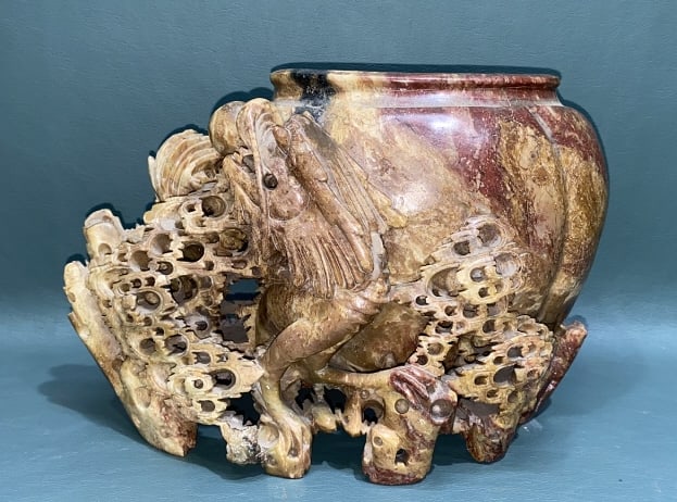 LARGE CARVED SOAPSTONE VASE (1 of 8)