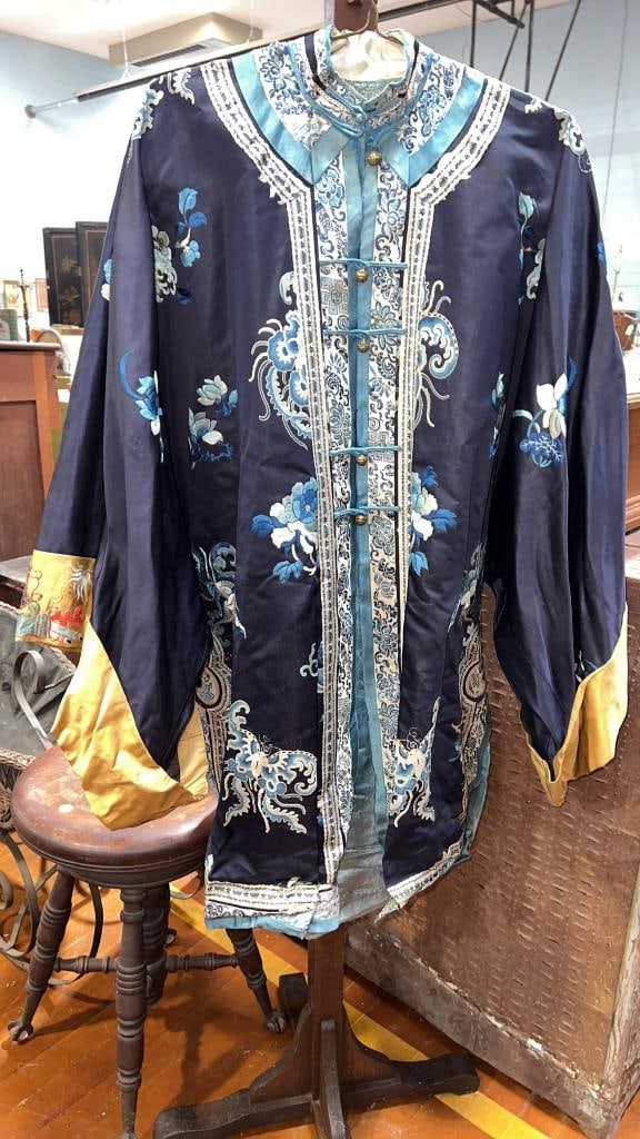 ANTIQUE ORIENTAL NEEDLEWORK KIMONO (1 of 8)