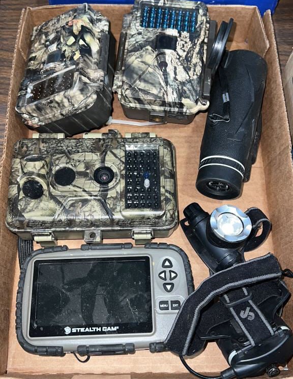 DEER CAMERAS, SCOPE & LIGHT LOT: ~