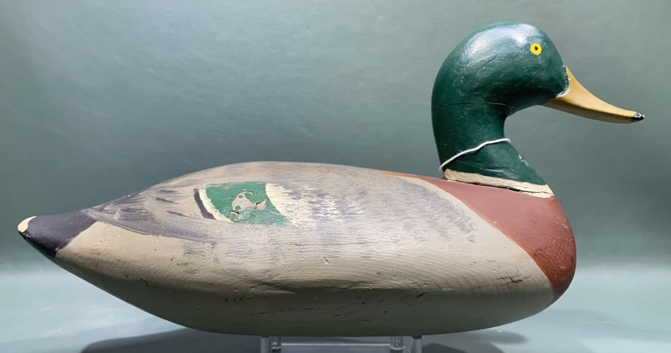 JIM CURRIER MALLARD DRAKE IN ORIGINAL PAINT: DECOY WAS NEVER RIGGED BUT DOES HAVE A CRACKED NECK