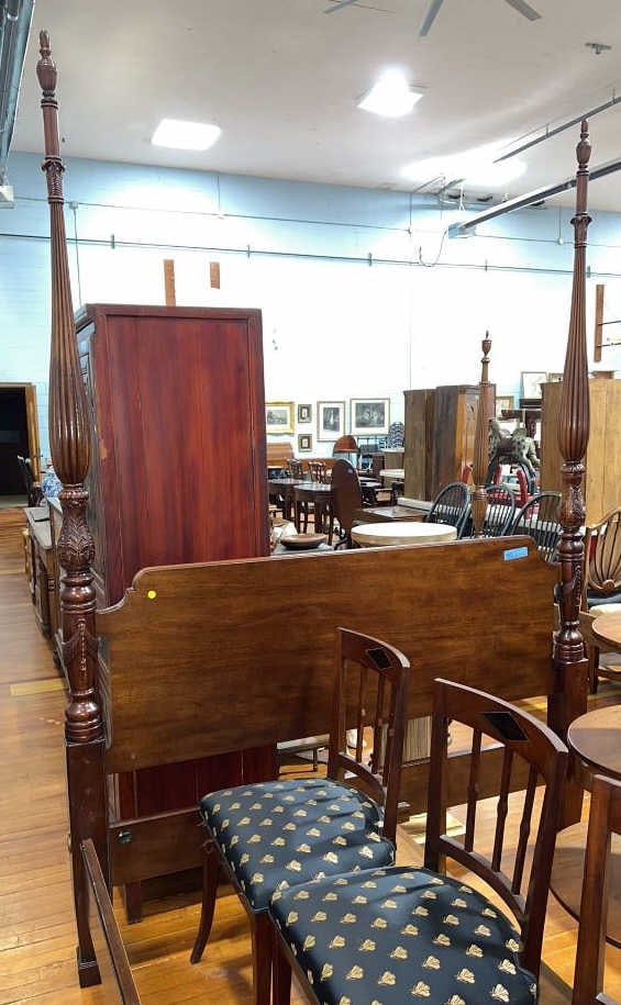 HENREDON MAHOGANY RICE CARVED QUEEN SIZE POSTER BED (1 of 8)