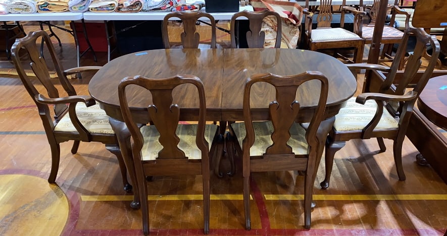 HENKEL HARRIS SOLID MAHOGANY TABLE & 6 CHAIRS (1 of 8)