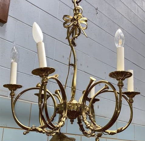 QUALITY BRASS CHANDELIER: 22" X 21"