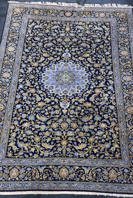 HANDMADE ORIENTAL ROOMSIZE RUG (1 of 6)