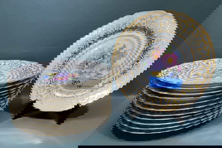 SET 12 ROYAL IVORY "WINDSOR" DINNER PLATES: 10 1/2" DIAMETER