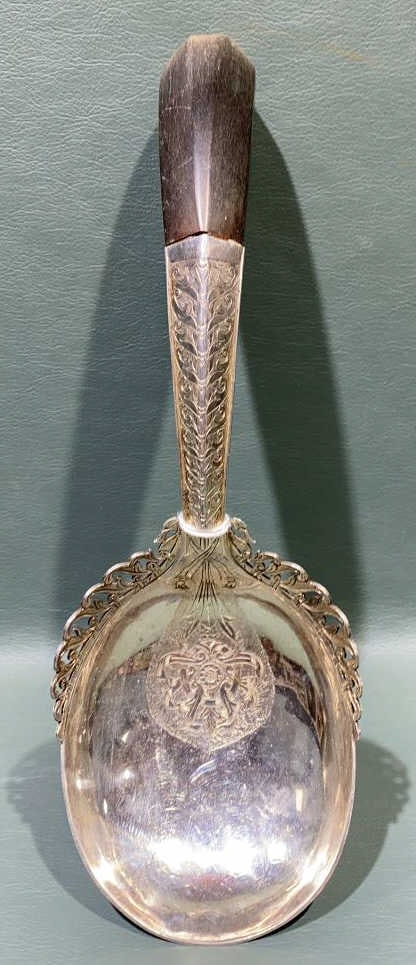 MIDDLE EASTERN SILVER SERVING PC W/WOOD HANDLE (1 of 5)