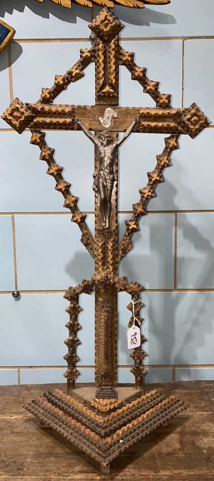 ANTIQUE TRAMP ART CARVED WOOD & METAL CRUCIFIX: 31" TALL